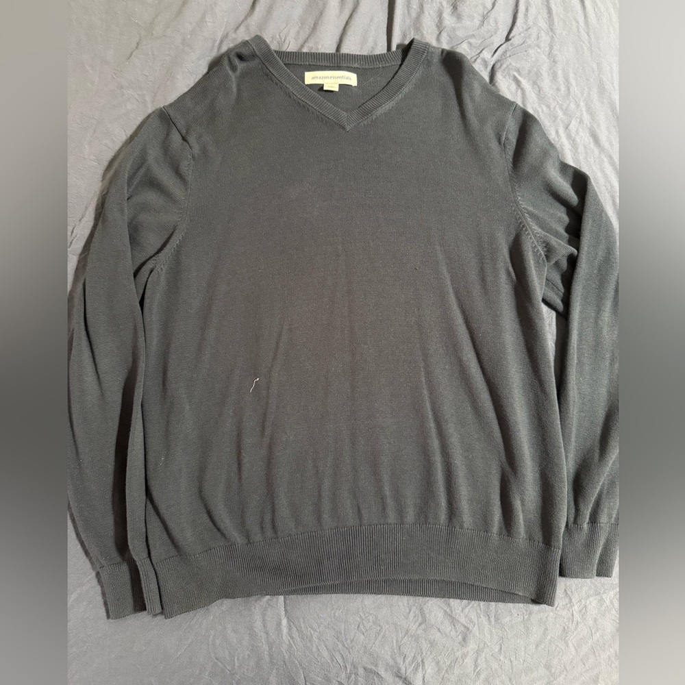 Amazon Essentials Men's V-Neck Sweater - Navy Blue